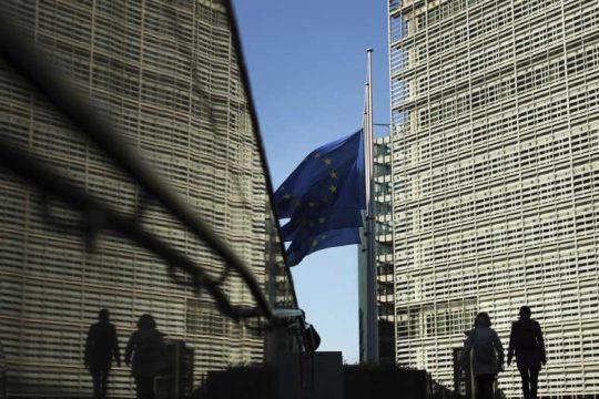 Πώς μπορεί να αντιστραφεί η αρνητική πορεία στην Ε.Ε.;